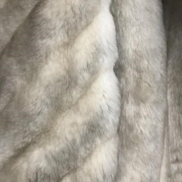 Lapaul’s Vintage Faux Fur Jacket White, gray & Silver size 12 Large gorgeous!! - Picture 4 of 4